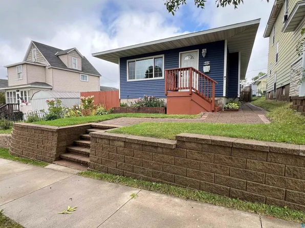 719 Garfield St, Eveleth, MN 55734