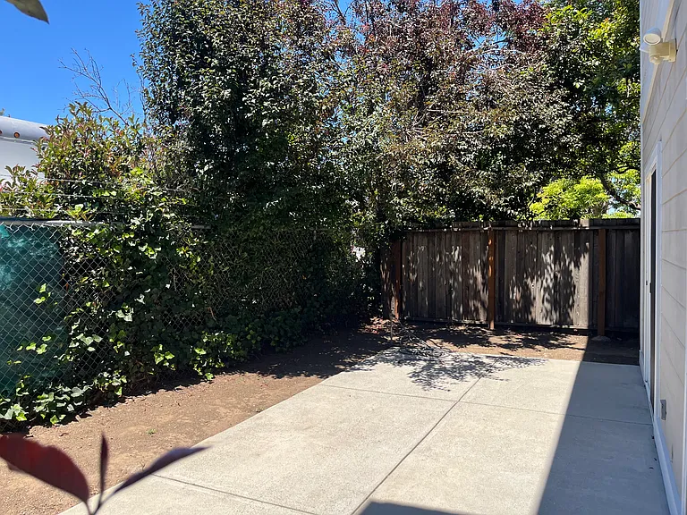 1240 Elmer St #A — Photo 18
