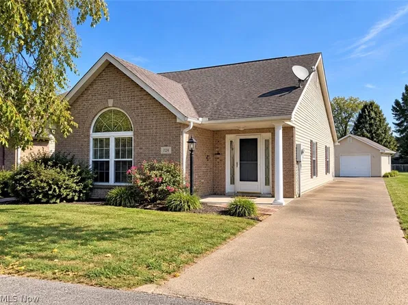 724 George St, Belpre, OH 45714