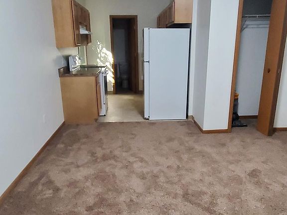 3rd image of 8-419 McLane Ave APT 8