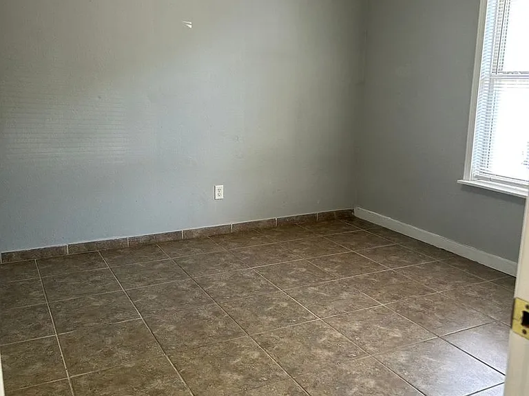 315 Texas Ln — Photo 7