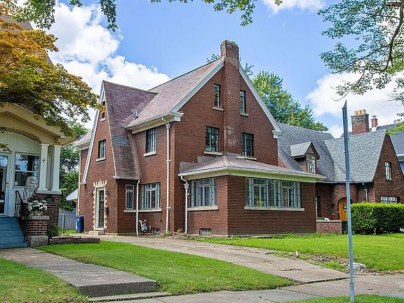 2nd image of 619 Orchard Pkwy