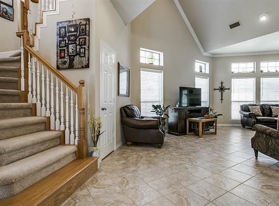 5th image of 523 Rebecca Dr