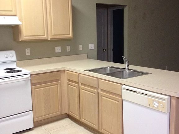 2nd image of 13 Woodborn Ln
