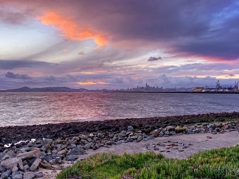 Close proximity to breathtaking views of the Bay.