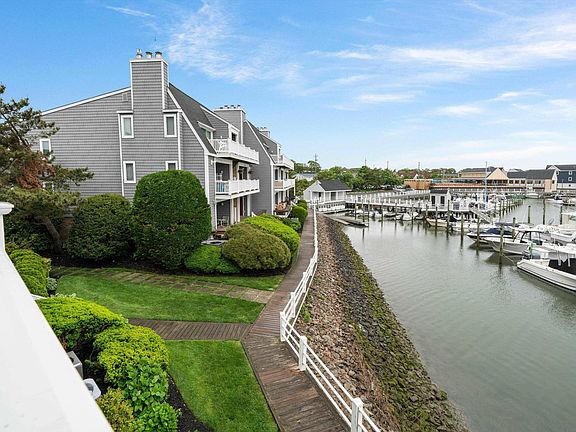 4th image of 206 Harbour Cv APT 206