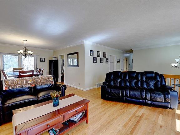 5th image of 15 Beacon Hill Dr
