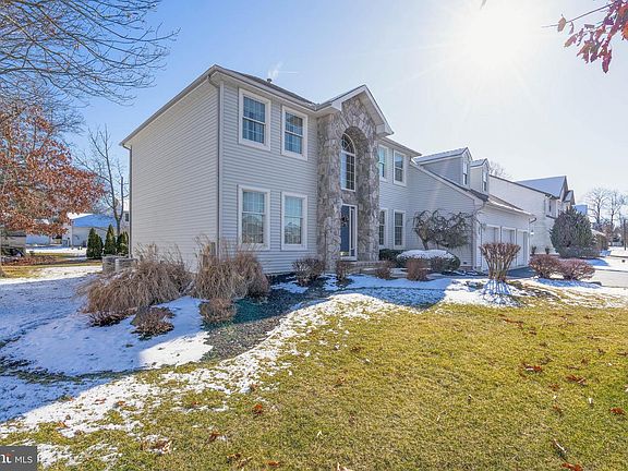 3rd image of 849 Buckwood Ln