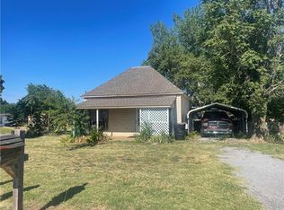 221 N Noble Ave, Hinton, OK 73047