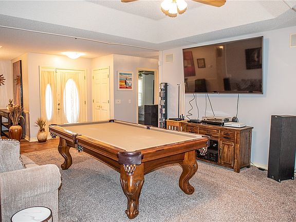 3rd image of 44 Tewkesbury Circle Dr