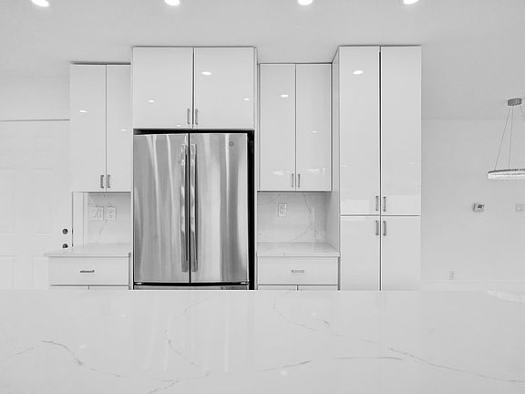 5th image of 3633 NE 23rd Ave