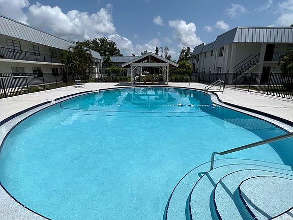 5th image of 3232 Fruitville Rd APT 215
