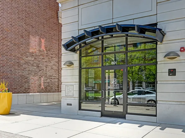 801 Village Center Dr Unit 303, Burr Ridge, IL 60527