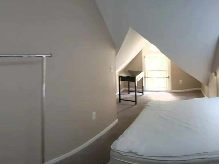 1335 Hill St — Photo 8