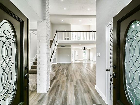 3rd image of 3522 Creekbriar Dr