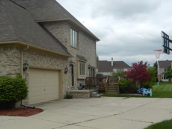 4th image of 364 Belvedere Ct N