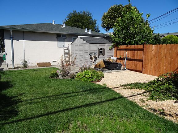 2nd image of 2071 S Delaware St