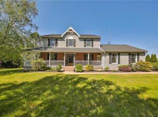 302 Beaver Run Dr, Nazareth, PA 18064