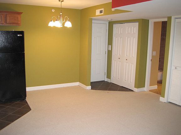 4th image of 16W543 Mockingbird Ln APT 206