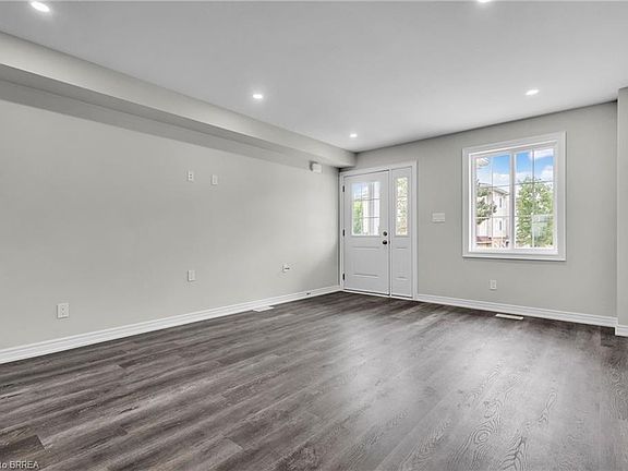 4th image of 161 Grove St
