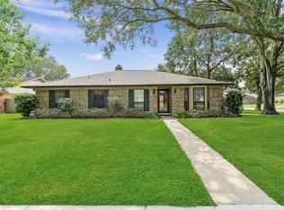 1928 Winding Creek Dr, Pearland, TX 77581
