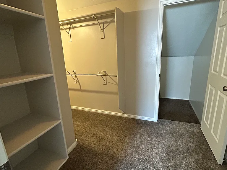 475 N Redwood Rd — Photo 16