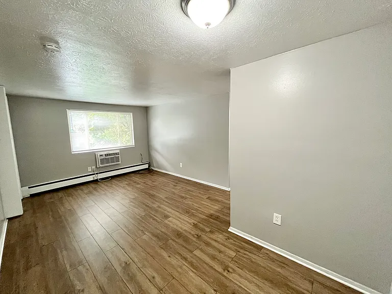 Concord House Apartments — Photo 7