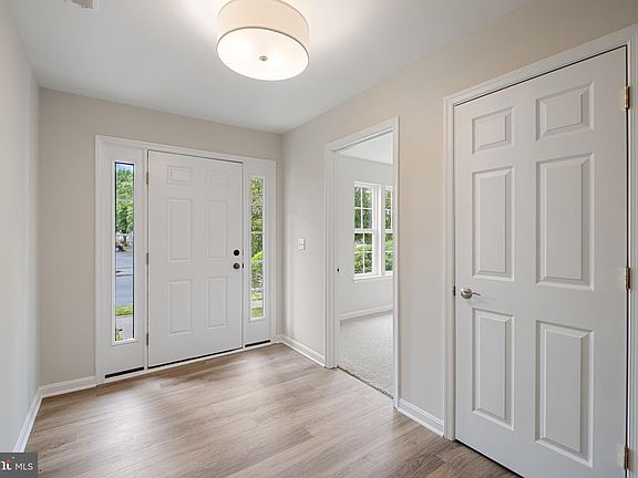5th image of 245 Briarwood Cir