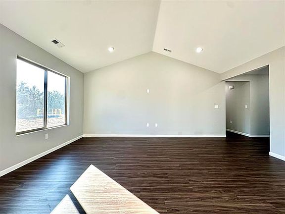 3rd image of 1329 Marboeuf Blvd