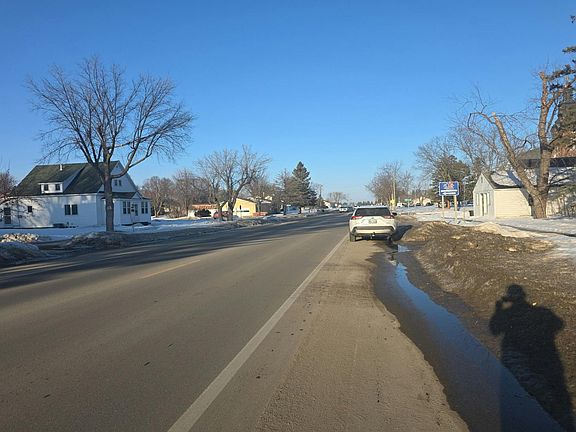 5th image of 422 1st Ave N