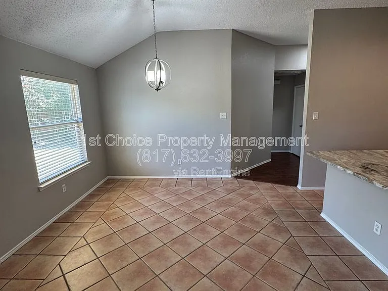 304 E Clover Park Dr — Photo 17