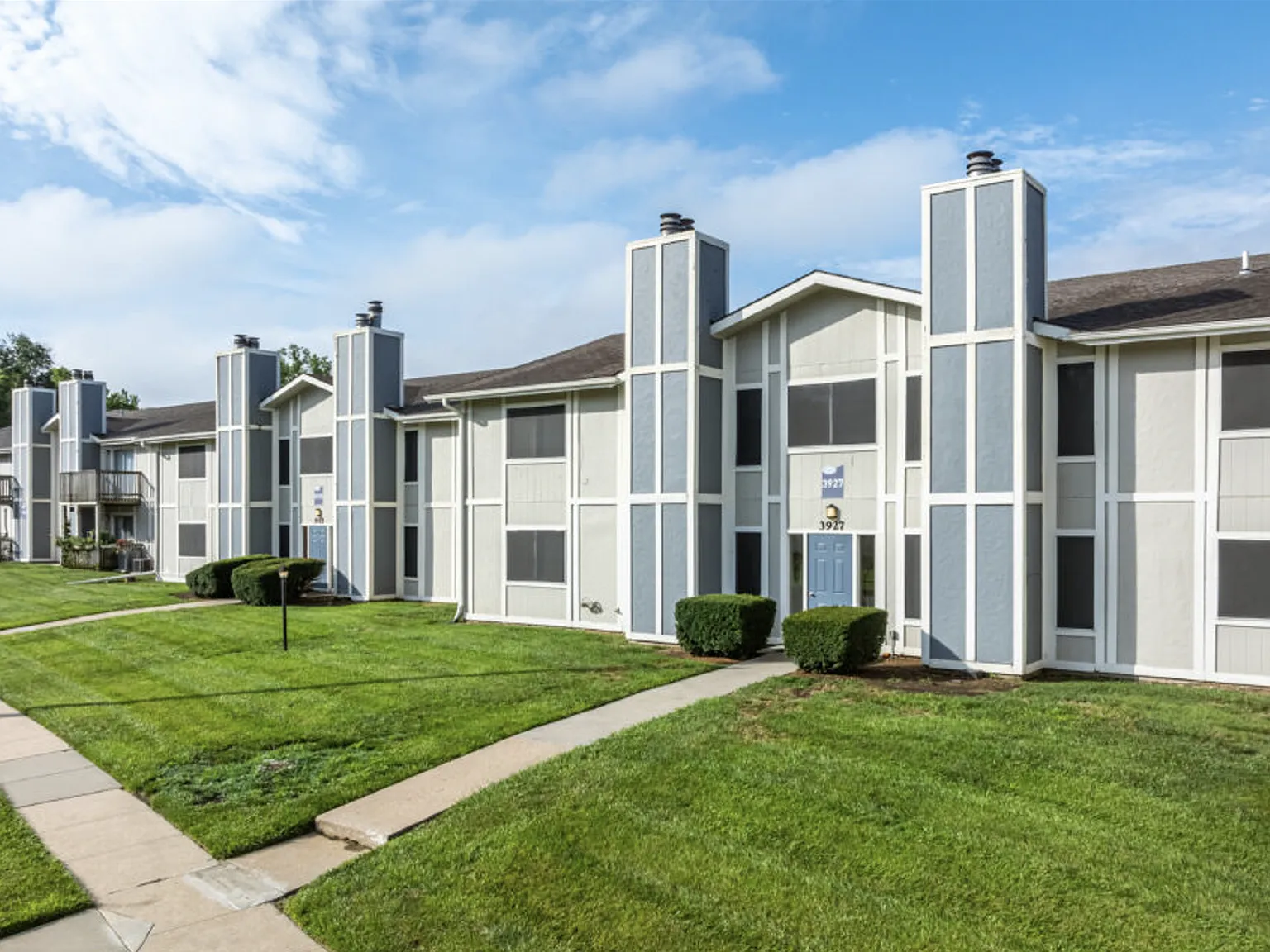 Whitehall Apartments — Photo 3