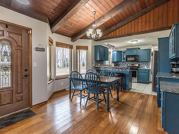 5th image of 5578 Leonard St