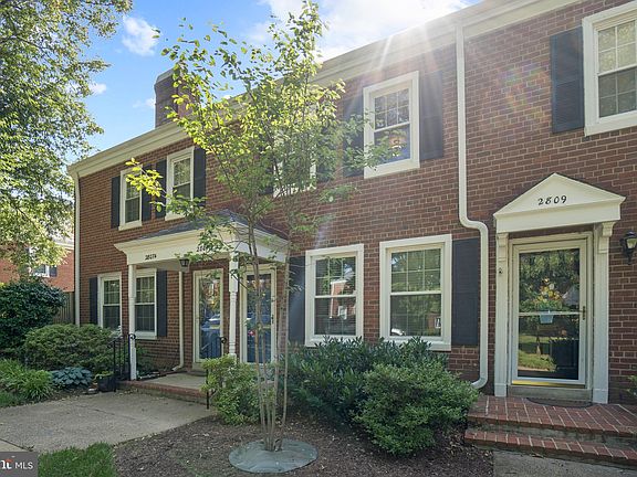 3rd image of 2807 S Abingdon St #B