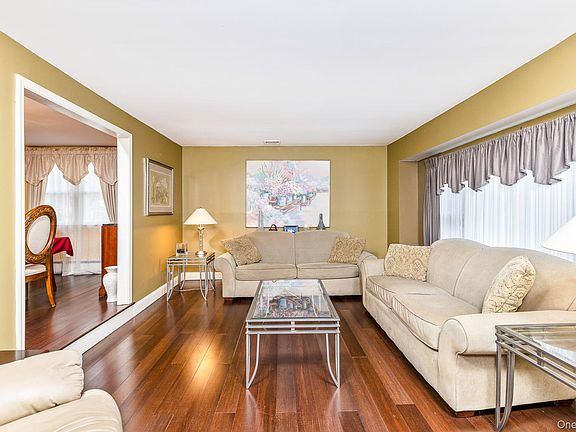 3rd image of 19 Knoll Lane