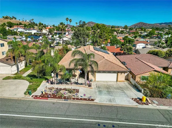 29720 Vacation Dr, Canyon Lake, CA 92587