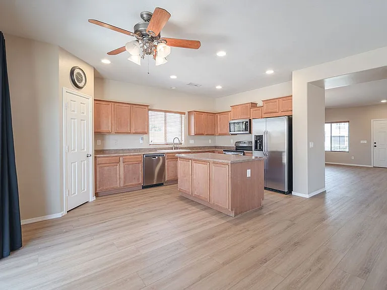 26197 W Potter Dr — Photo 5