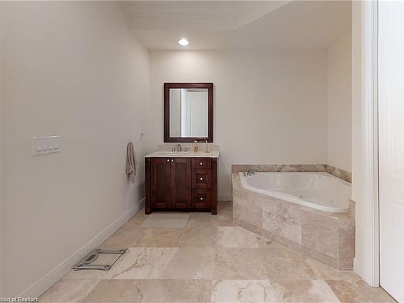 5th image of 2351 Lakeview Dr Unit 401