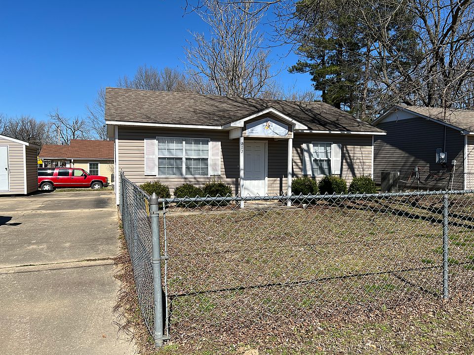1st image of 202 Cedar St
