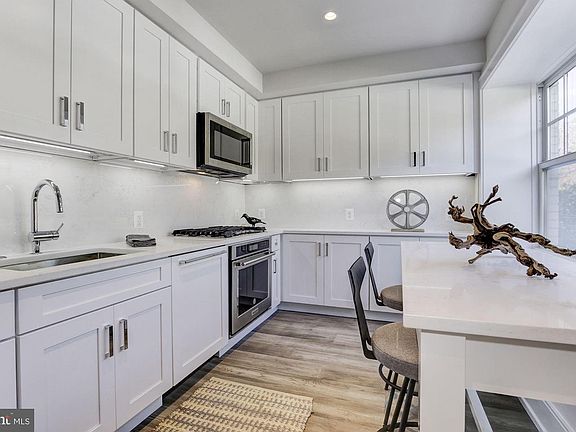 4th image of 2434 16th St NW