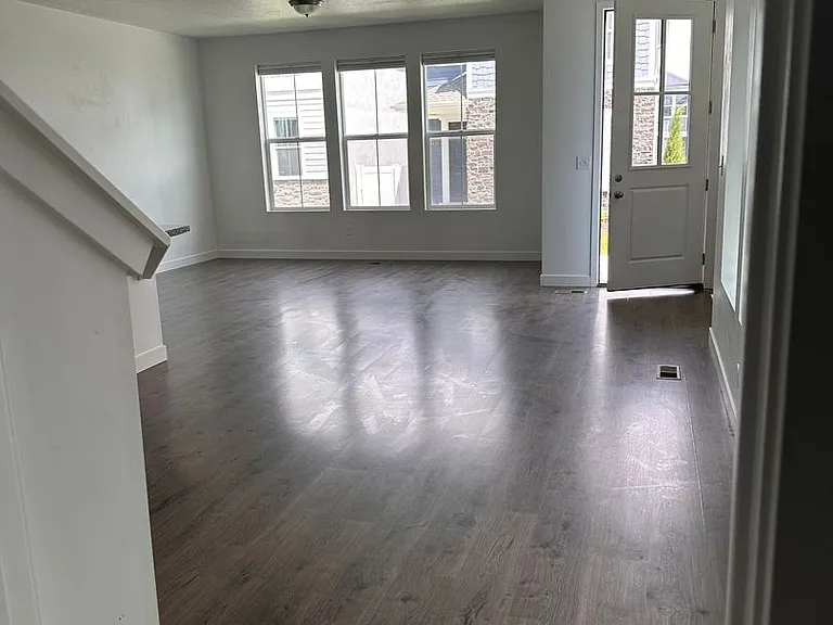 4430 W 2550 N — Photo 4