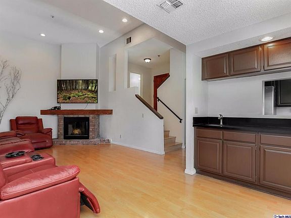 5th image of 1022 S Marengo Ave Unit 7