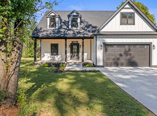 106 5th Ave N, Decherd, TN 37324