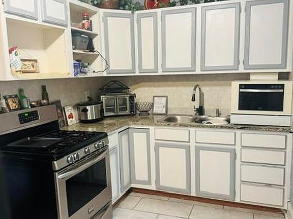 4th image of 320 Denver St