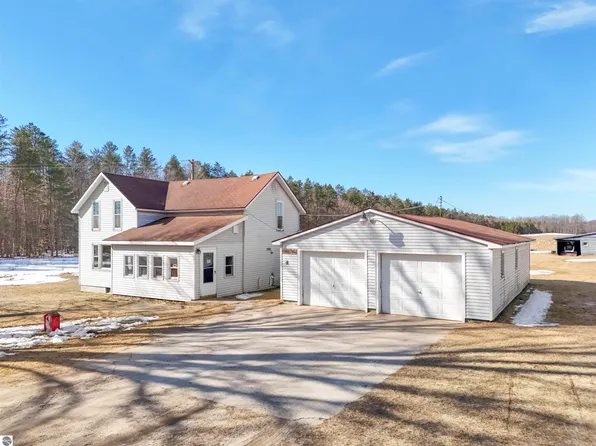 2702 S 27th Rd, Cadillac, MI 49601