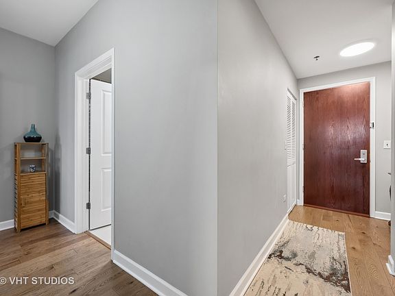 3rd image of 1400 S Michigan Ave APT 1510