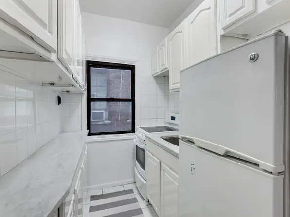 307 West 20th Street image 4 of 8