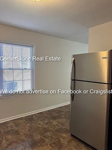 3 bed, 1.0 bath, 875 sqft, $1,095 — Photo 3