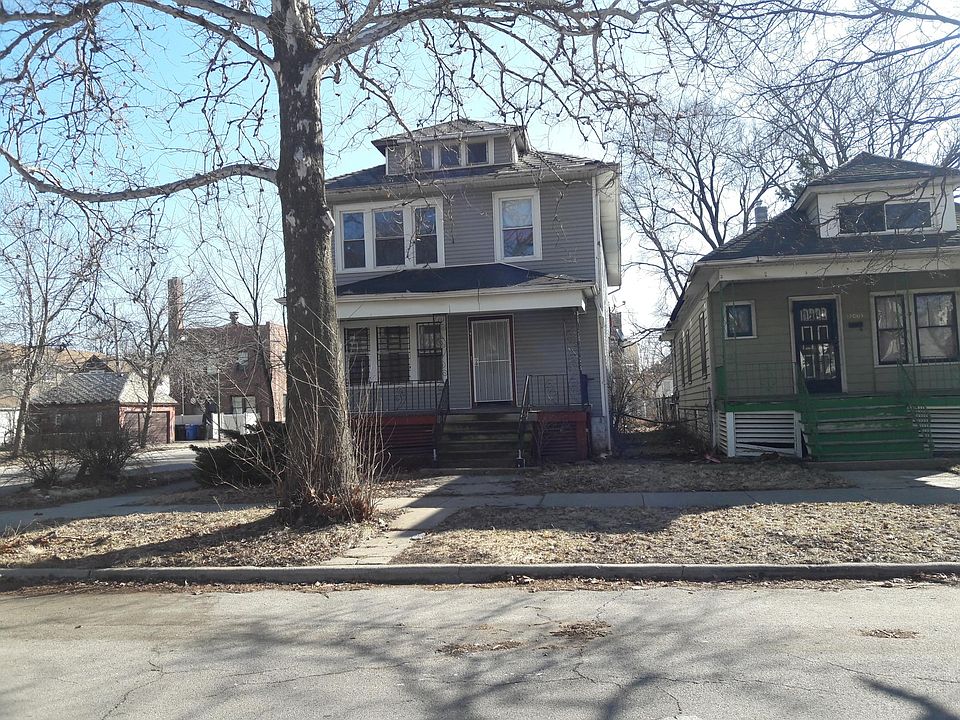 Front view of two flat on the left. Corner lot.