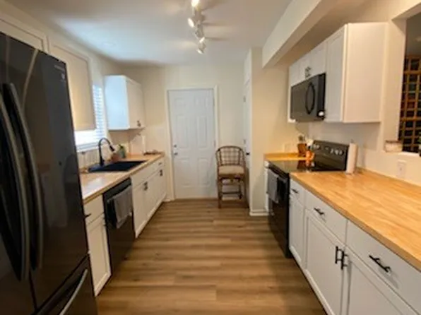 226 N Doughty St, Rockport, TX 78382